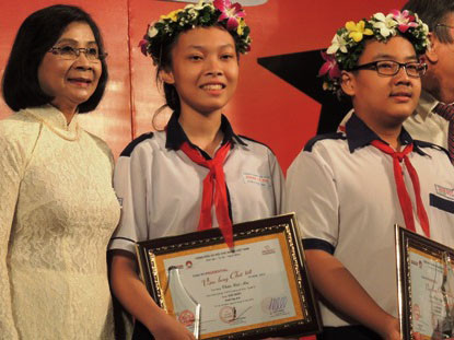 Những thầy giáo, học sinh viết chữ đẹp như in