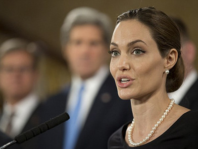 A.Jolie kêu gọi bảo vệ trẻ em bị bạo hành tình dục