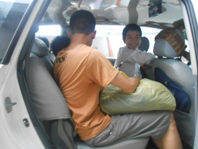 Chiều hôm qua các em đã về quê