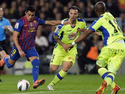 Barcelona đại thắng, bám sát Real Madrid