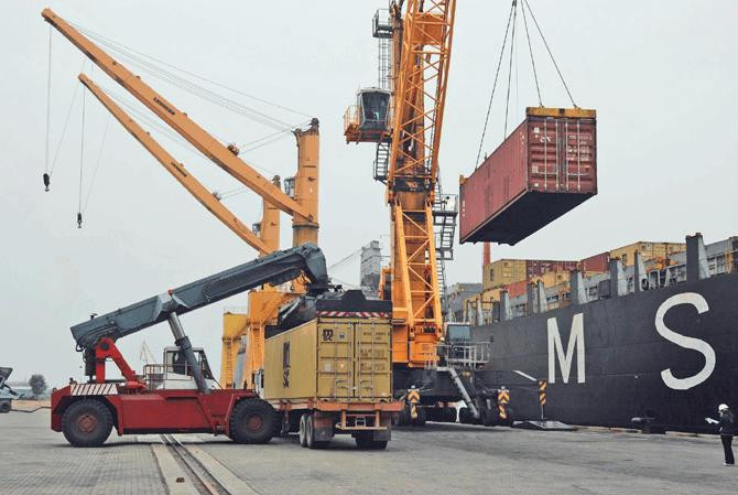 Sản xuất công nghiệp tăng trưởng trở lại