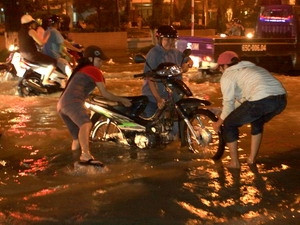 Người Sài Gòn lao đao vì triều cường lịch sử