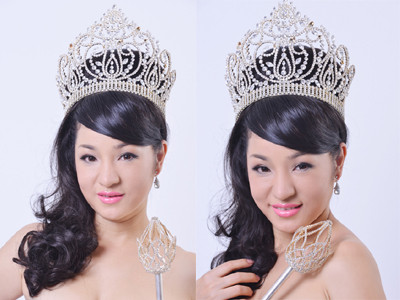 Danh hài Thúy Nga đội vương miện như hoa hậu