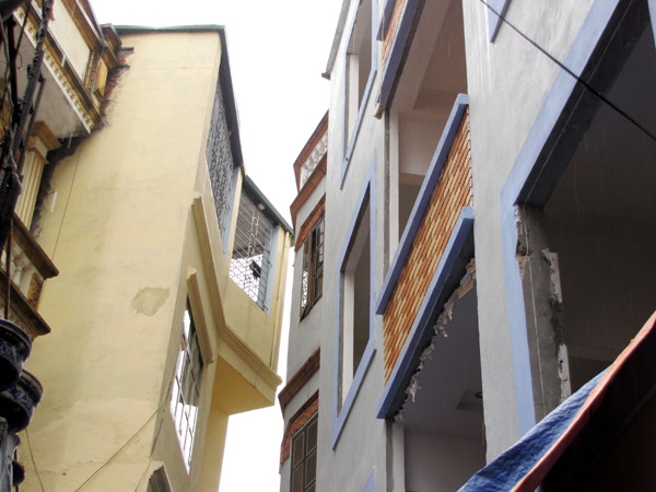 Thần đèn giải cứu hai nhà cao tầng bị nghiêng lún