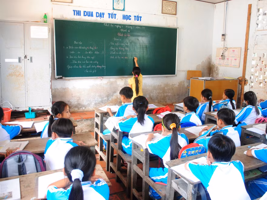 Thiều trầm trọng giáo viên tiếng Anh tiểu học