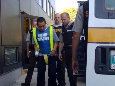 Kẻ giết người ăn thịt trên xe buýt lên tiếng xin lỗi