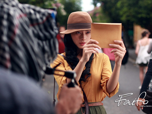 Ngô Thanh Vân bị 'bồ' bắt phơi nắng hàng giờ