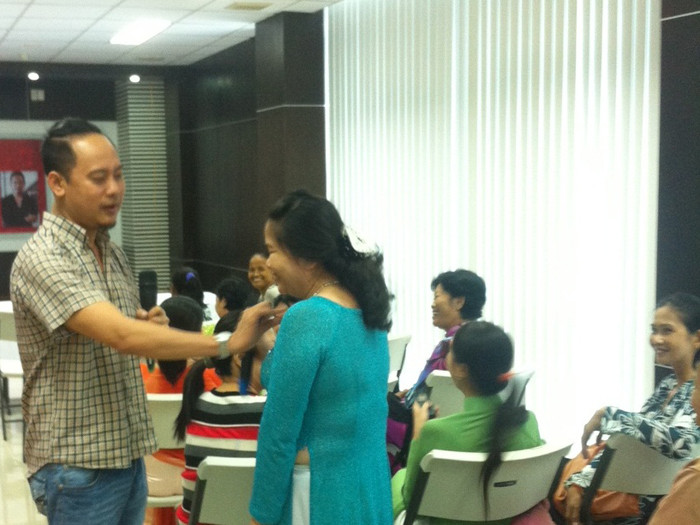 Tư vấn thời trang cho phụ nữ nghèo