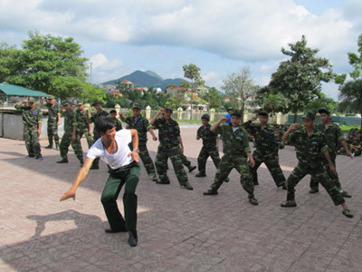 Chiến sĩ nhí biên giới thao luyện