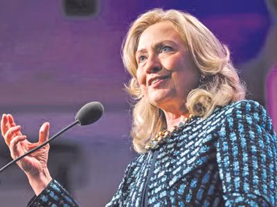 Bà Clinton diễn thuyết kiếm bộn tiền
