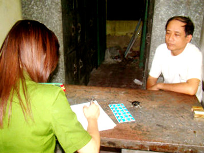 Người đẹp 'hạ gục' vũ sư quay clip sex để tống tiền