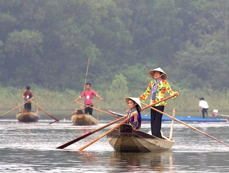 Hình ảnh những cô gái Cần Thơ chèo đò ở Hà Nội