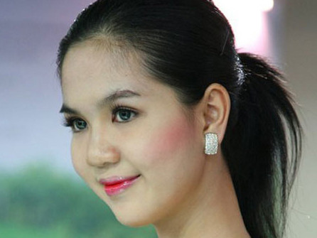 Ngọc Trinh: Hào nhoáng vì đâu?