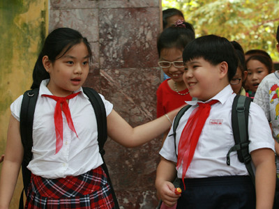 Quá tải sĩ số và lạm thu