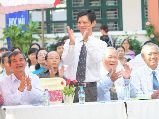 Hiệu trưởng 'tuyệt vời ông mặt trời' của teen Trần Đại Nghĩa