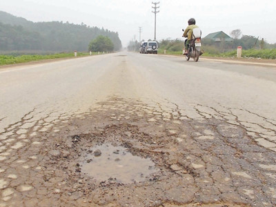 Đường nứt vỡ: Bộ GTVT yêu cầu giải trình
