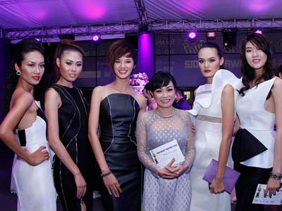 Phương Thanh bị dàn mẫu cao kều 'dìm hàng'