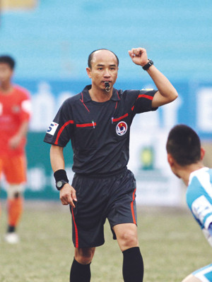 Trọng tài Ngô Quốc Hưng đã mắc sai lầm nghiêm trọng	Ảnh: VSI