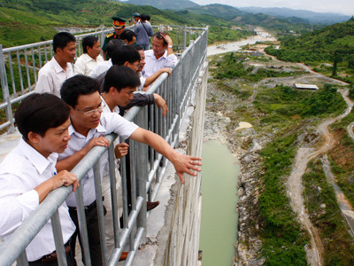 Đoàn công tác BCH PCLB Trung ương kiểm tra tại Thủy điện Sông Tranh 2 Ảnh: N.T