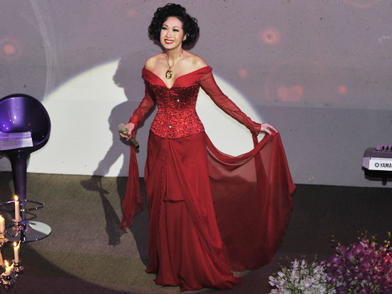 Ca sĩ Ý Lan trở về với 'Khung trời kỷ niệm'