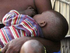 Ép nhiều thiếu nữ sinh con để bán