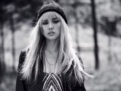 Lee Hyori tái xuất đầy quyến rũ và hoang dã