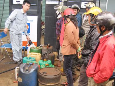 Thiếu dầu chạy máy bơm, cà phê chết khát
