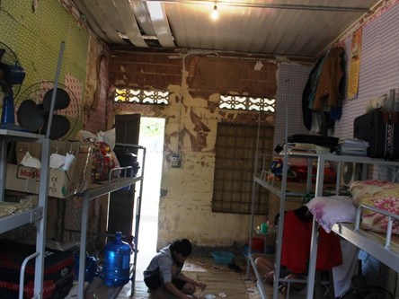 Ký túc xá, nhà trọ 'ổ chuột' ám ảnh sinh viên