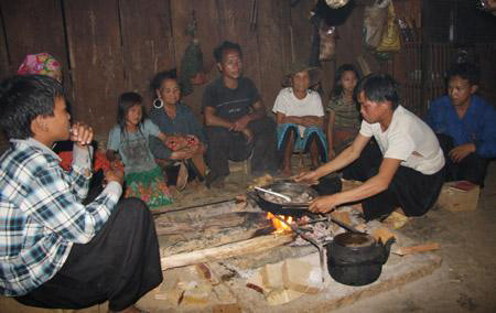 Ba vợ 14 con vẫn sống vui vẻ hòa thuận