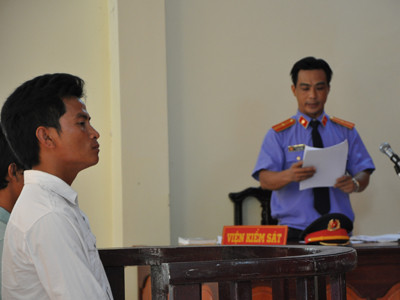 Làm rõ sự thật hay “rách đâu vá đấy”?