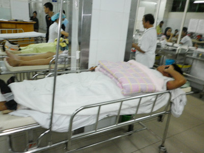 Xem múa lân, nhiều người trọng thương