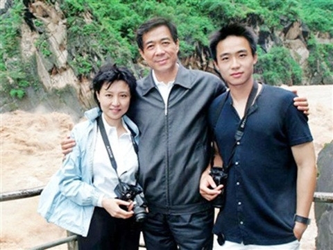 Sau Bạc Hy Lai, quý tử Bạc Qua Qua bị 'sờ gáy'?