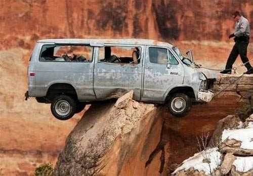 Những tai nạn xe hơi hi hữu nhất quả đất