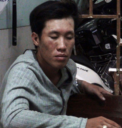 Cướp 'múa' dao đâm đặc nhiệm