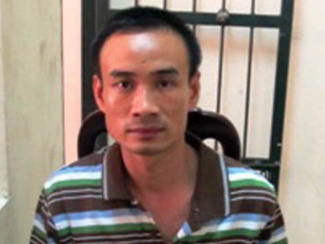 Tạm giữ lái xe taxi hất CSGT lên nắp capo