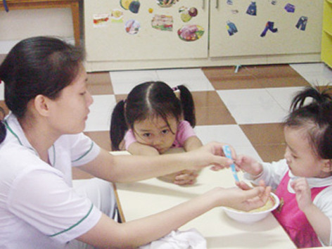 Cô nuôi mầm non mỏi mòn chờ... biên chế