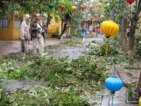 Di sản Hội An tan hoang sau bão