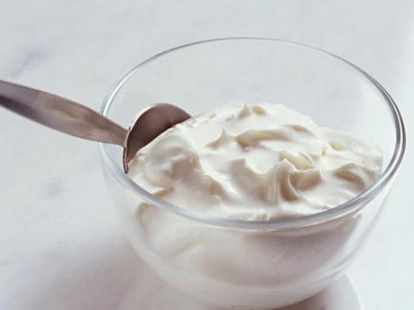 Người phụ nữ tiêm thuốc chuột vào sữa chua rồi đưa cho các học sinh tiểu học