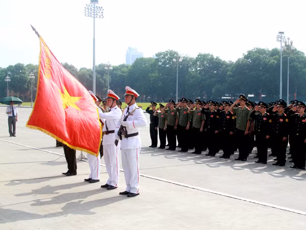 Tuổi trẻ Bộ Tư lệnh Cảnh vệ báo công dâng Bác