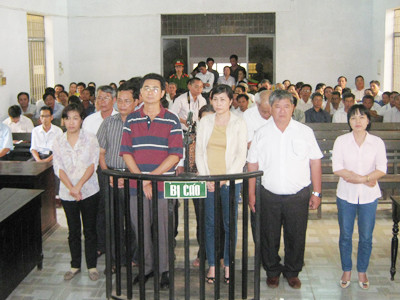 Hơn 72 năm tù cho 14 bị cáo