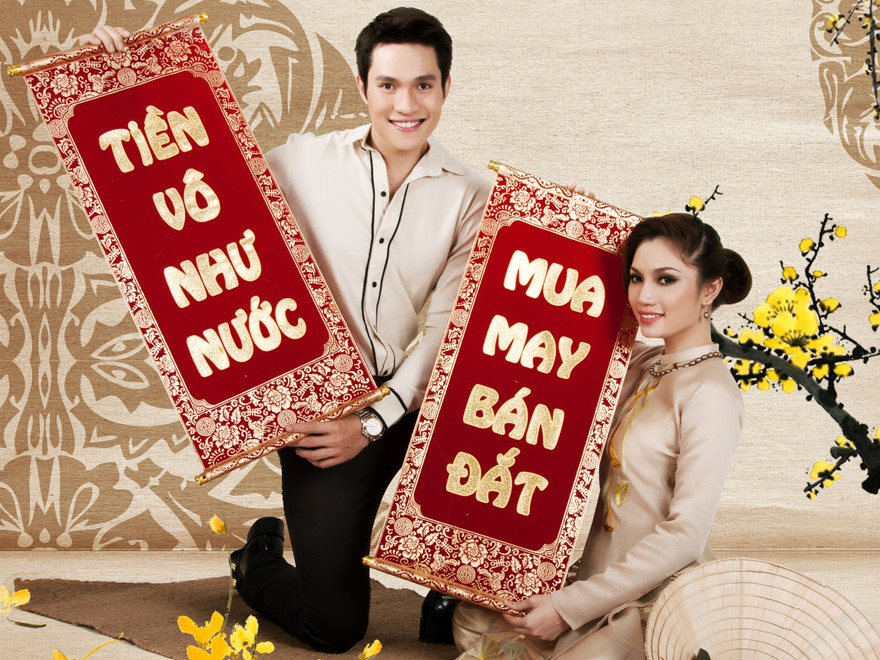 Trai tài, gái sắc chọn câu đối đỏ đón Tết