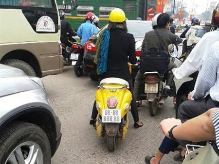 Cô gái đi xe 'BKS 88 B8 – 888.88' là biển giả