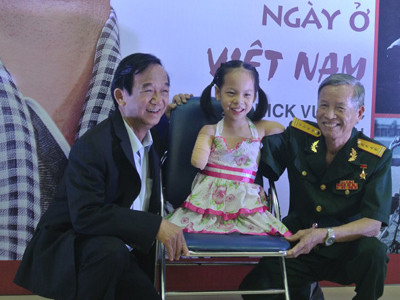 Chuyện hậu Nick nhân buổi ra mắt sách