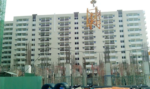 Rầm rộ bán suất tái định cư