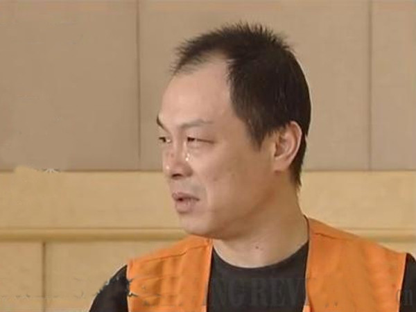 Giọt nước mắt muộn màng của trọng tài Huang. Ảnh: Getty Images