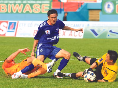 Bình Dương (xanh) gặp Đà Nẵng tại giải V-League 2010