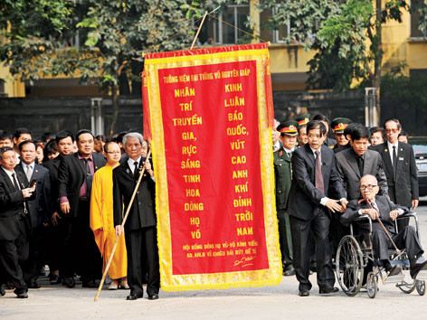 Nghẹn ngào tiễn đưa Đại tướng Võ Nguyên Giáp