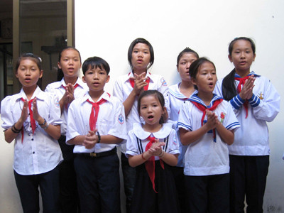 Những em bé Trường Sa