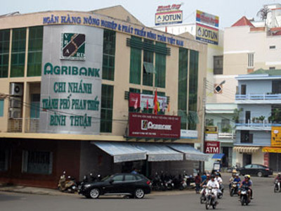 Tên trộm ngủ quên trong ngân hàng