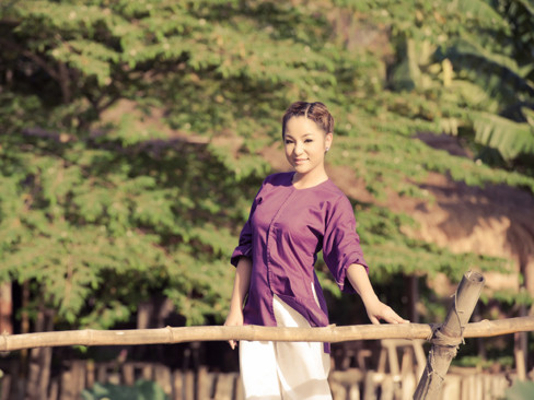 Thúy Nga thành gái quê vẫn xinh